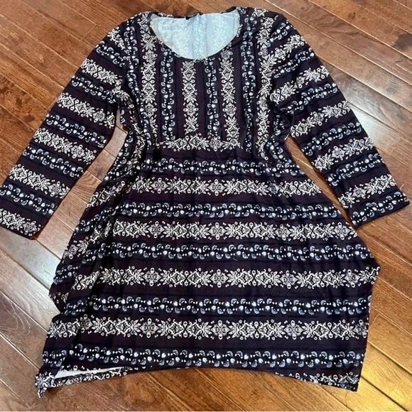 Plum purple and white tunic top size medium - Picture 3 of 5